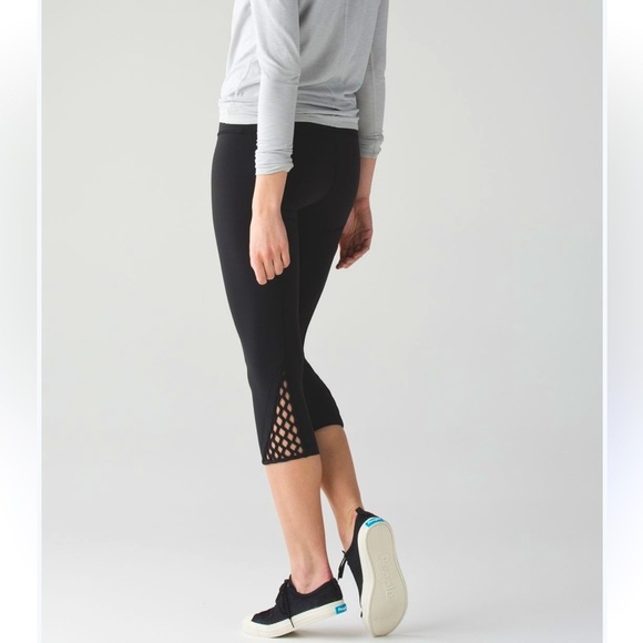 Lululemon athletica women’s black true self crop ll lattice cropped leggings sz6 - Picture 1 of 5